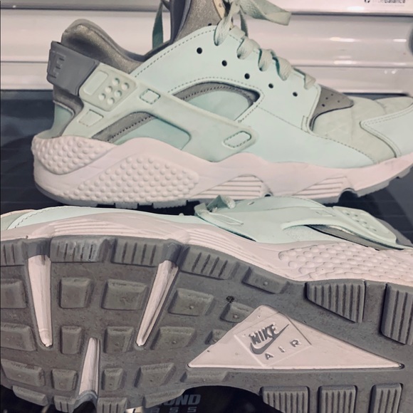 Nike Air Huarache Run Women's 9.5 - Picture 3 of 5